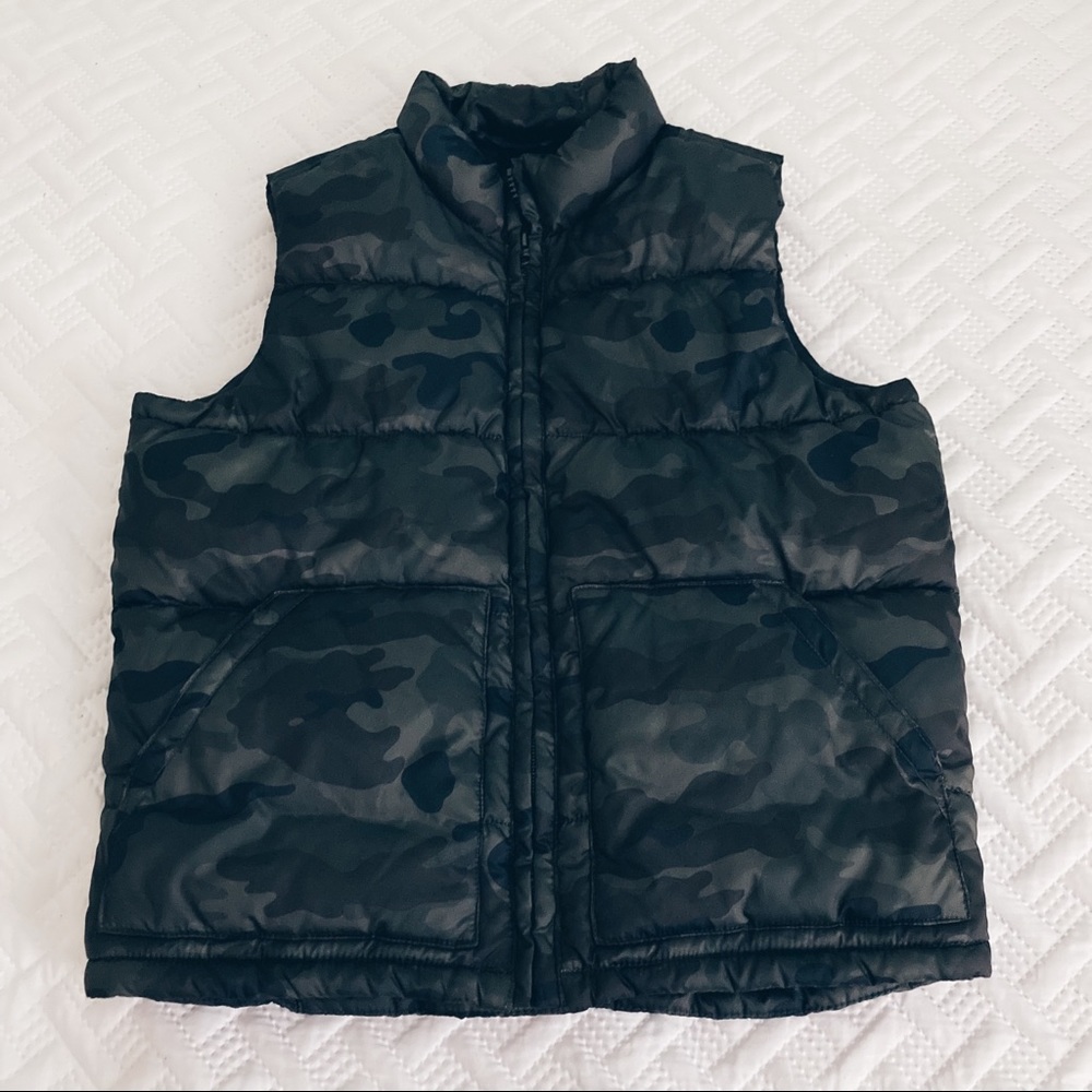 Old Navy Camouflage Print Puffer Vest Army Green Boys Size Medium 8